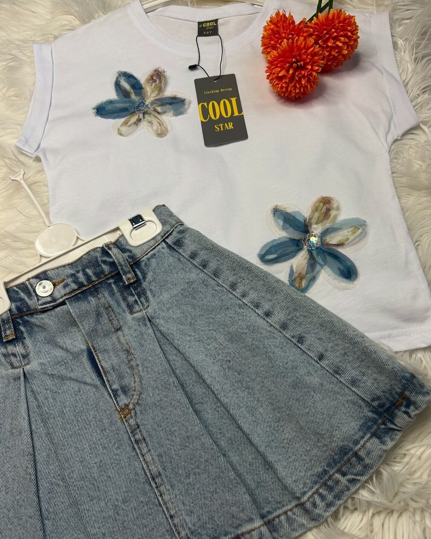 Kız Çocuk Çiçek Aplikeli Tişört ve Kot Etek Takımı