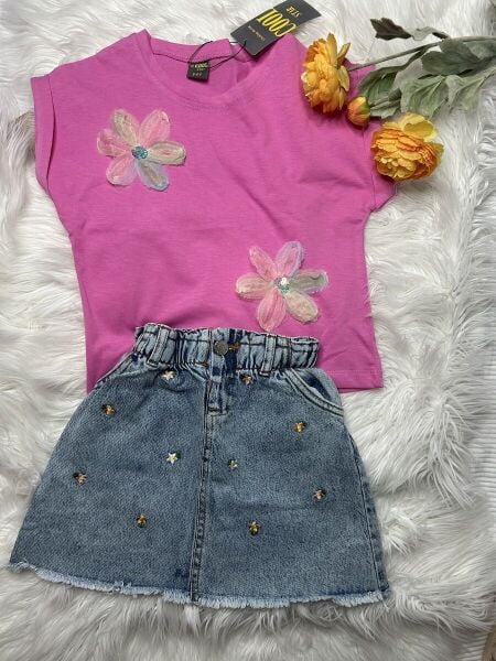 Çiçek Desenli Pembe Tişört & Nakışlı Kot Etek Takımı