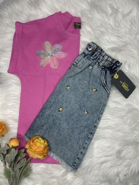 Çiçek Desenli Pembe Tişört & Nakışlı Kot Etek Takımı